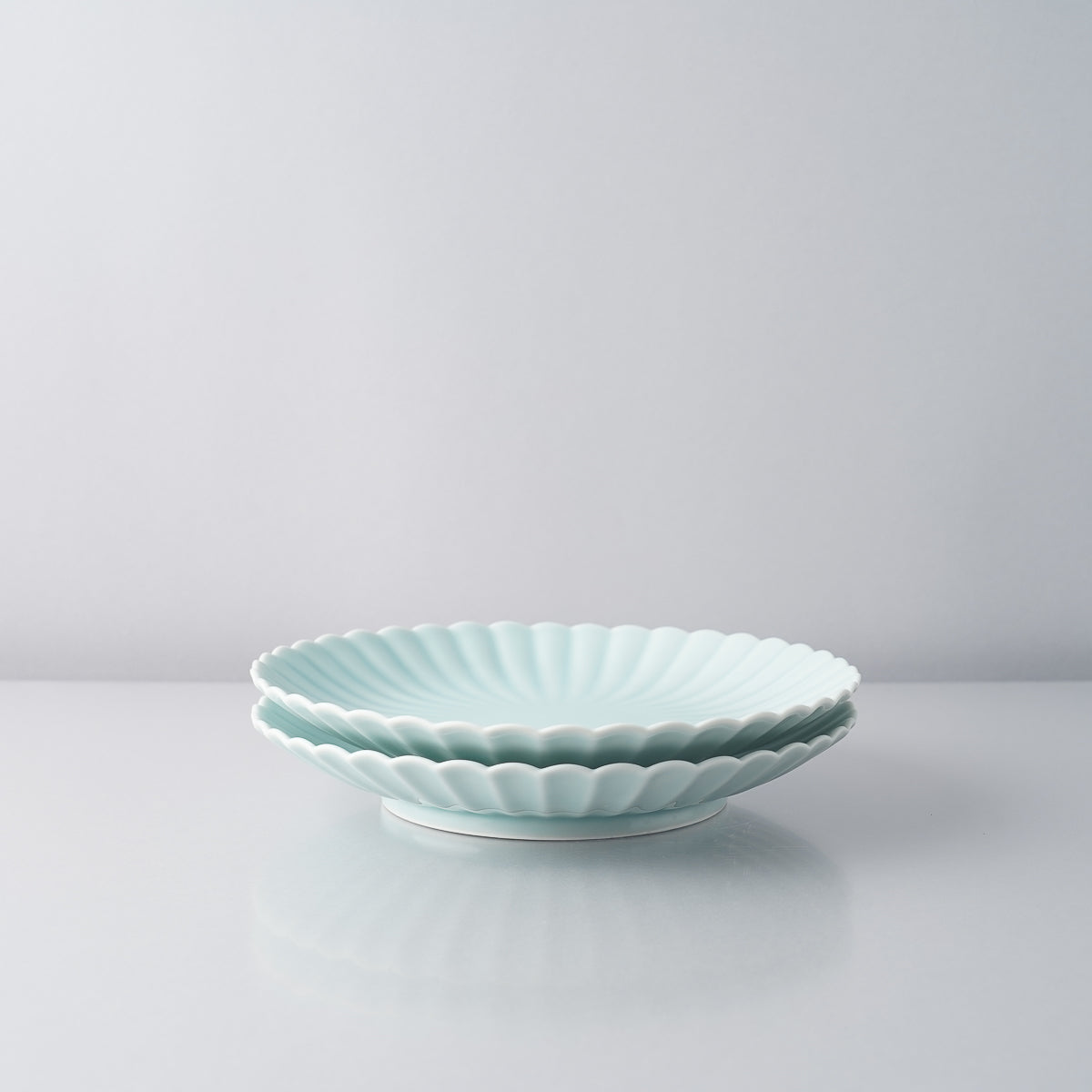 伊万里焼 モイスト青磁 菊割六寸皿 19.5cm 畑萬陶苑の通販｜Studio1156