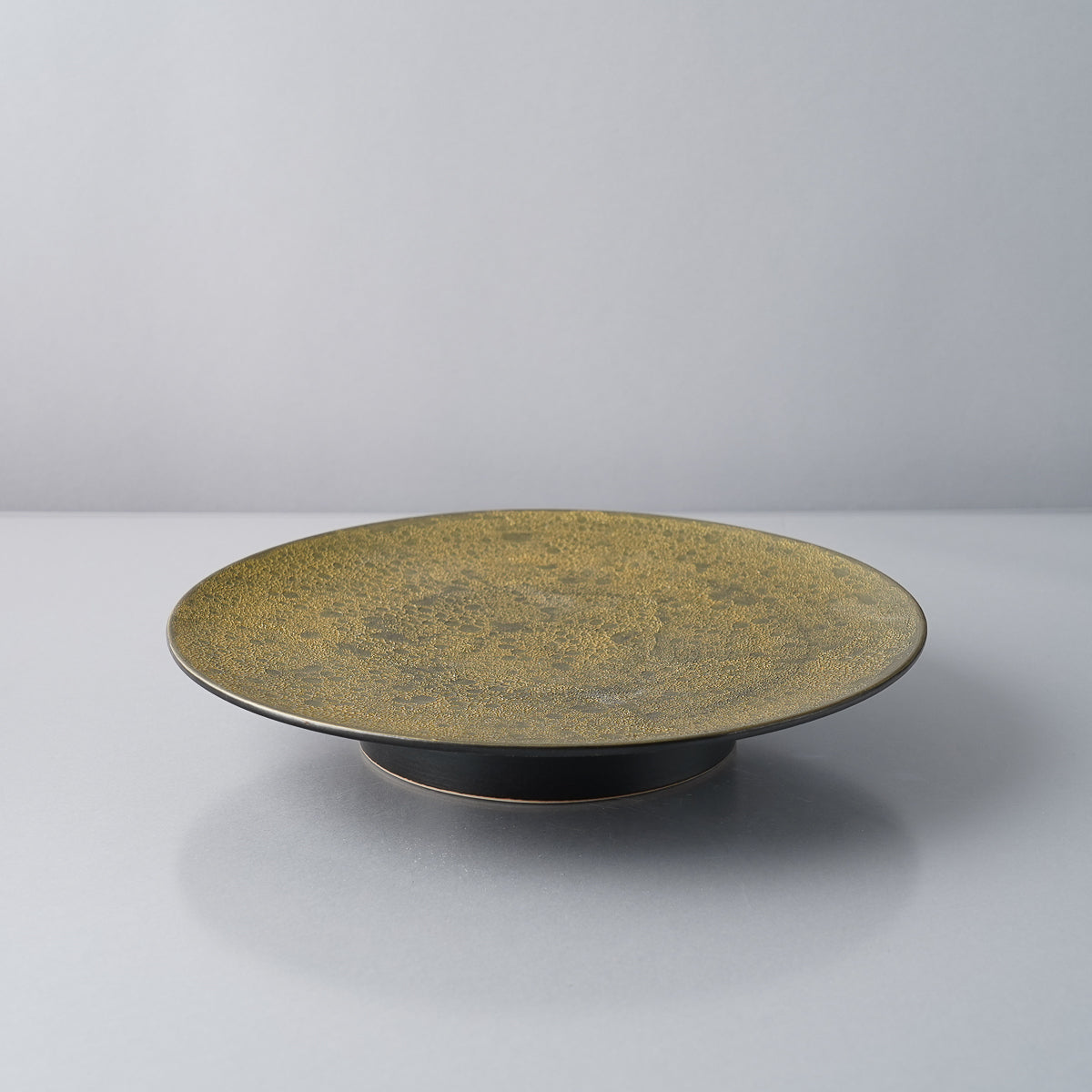 有田焼 泡化粧シリーズ 高台プレート(L) 22.5cm 吉右エ門製陶所の通販