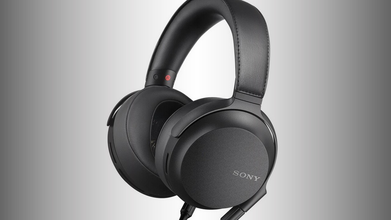 Sony MDR-Z7M2: Closed-back reference-class headphones