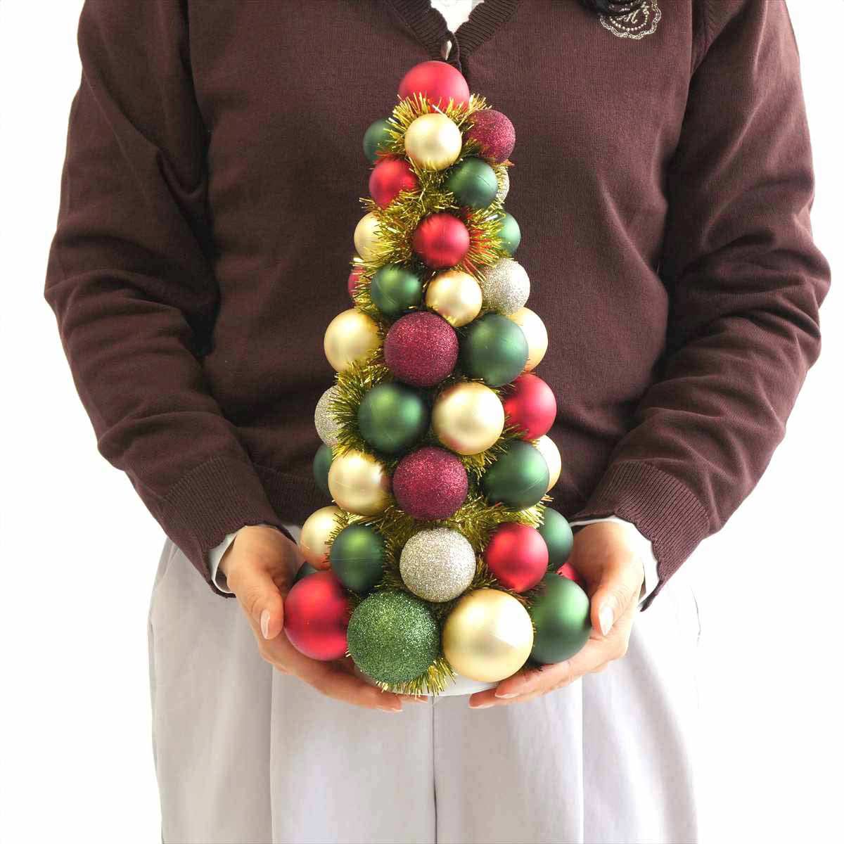 ボールクリスマスツリー