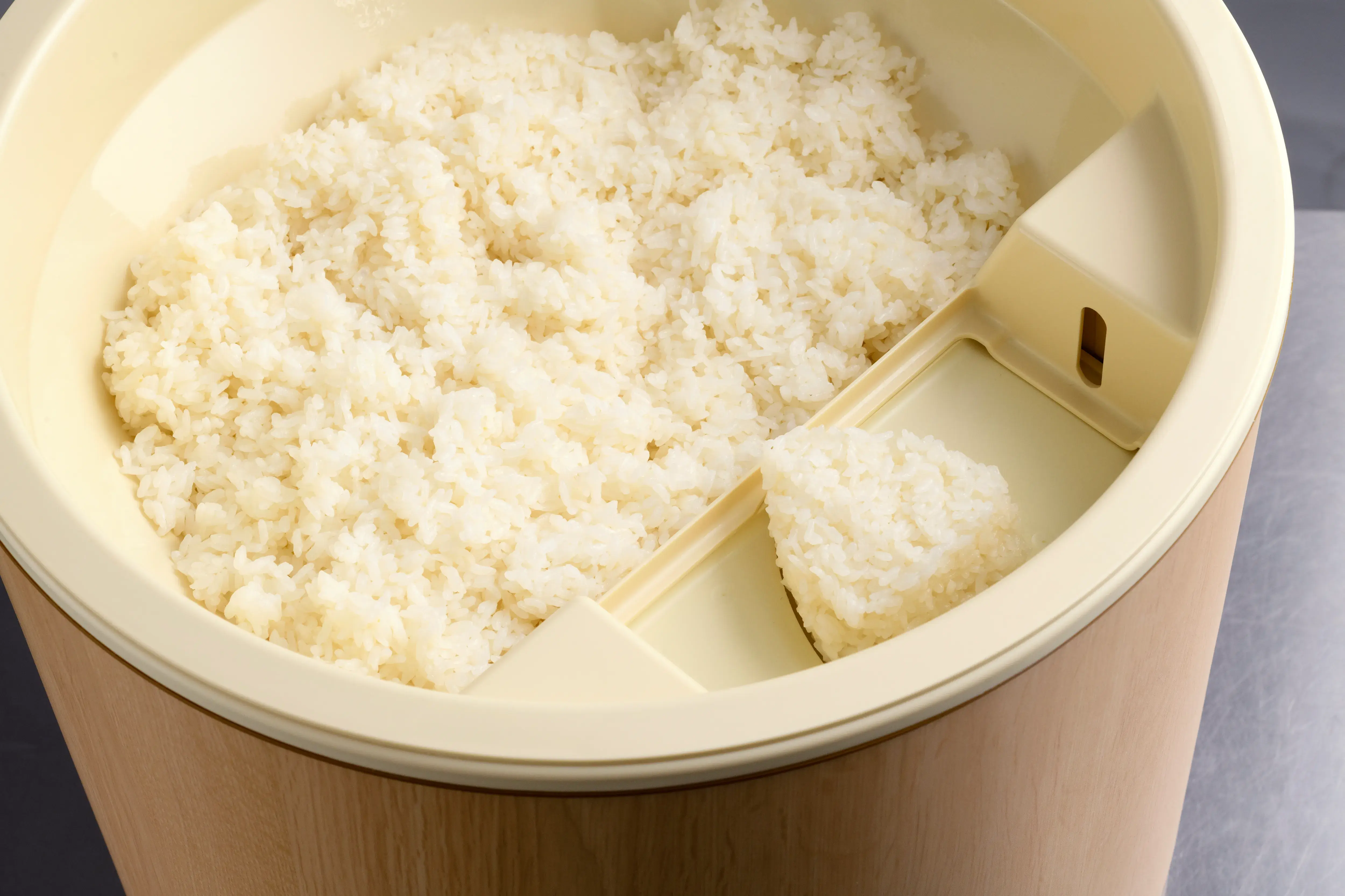 お櫃型ロボット SSG-GTO｜鈴茂器工