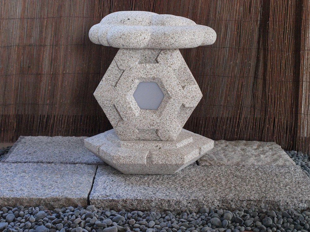 愛知県岡崎市の日本庭園石灯篭・水鉢蹲（つくばい）・石製品の製造販売