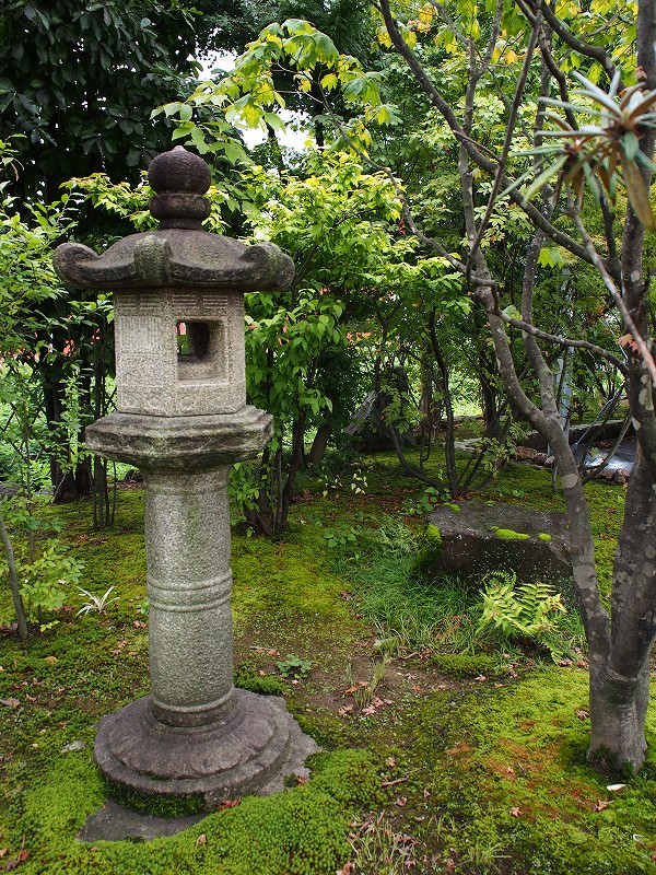 愛知県岡崎市の日本庭園石灯篭・水鉢蹲（つくばい）・石製品の製造販売