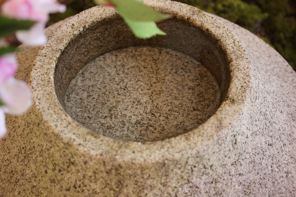 礎石水鉢の製品案内愛知県岡崎市の石灯篭・水鉢蹲など石材製品の製造