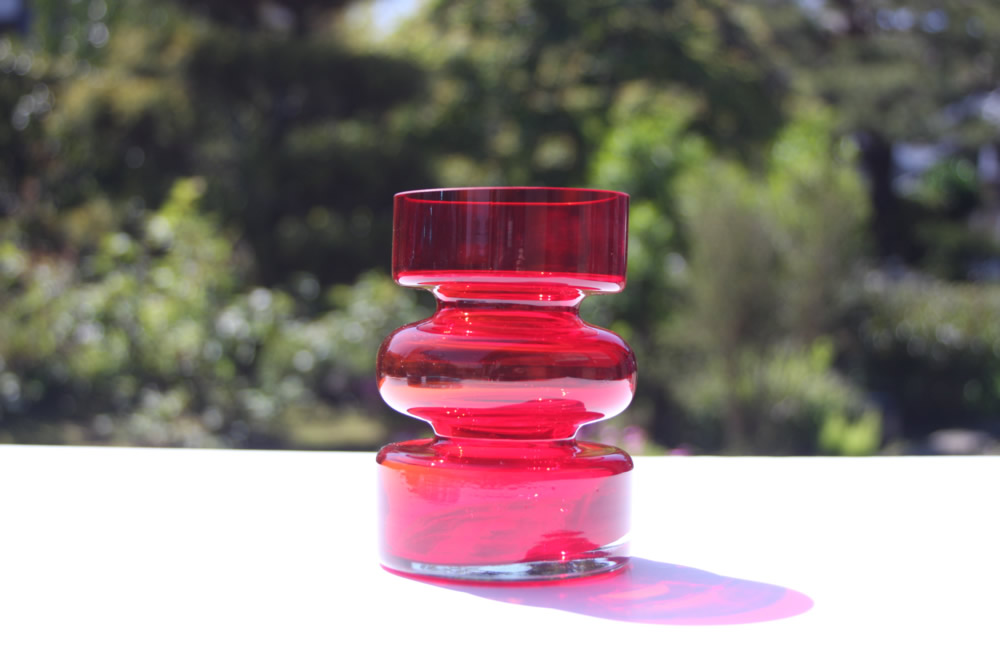 北欧スウェーデンのガラス フラワーベース レッド Sサイズ