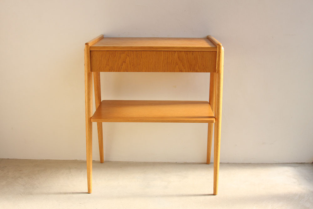 北欧ビンテージ家具 スウェーデン製 ベッドサイドテーブル