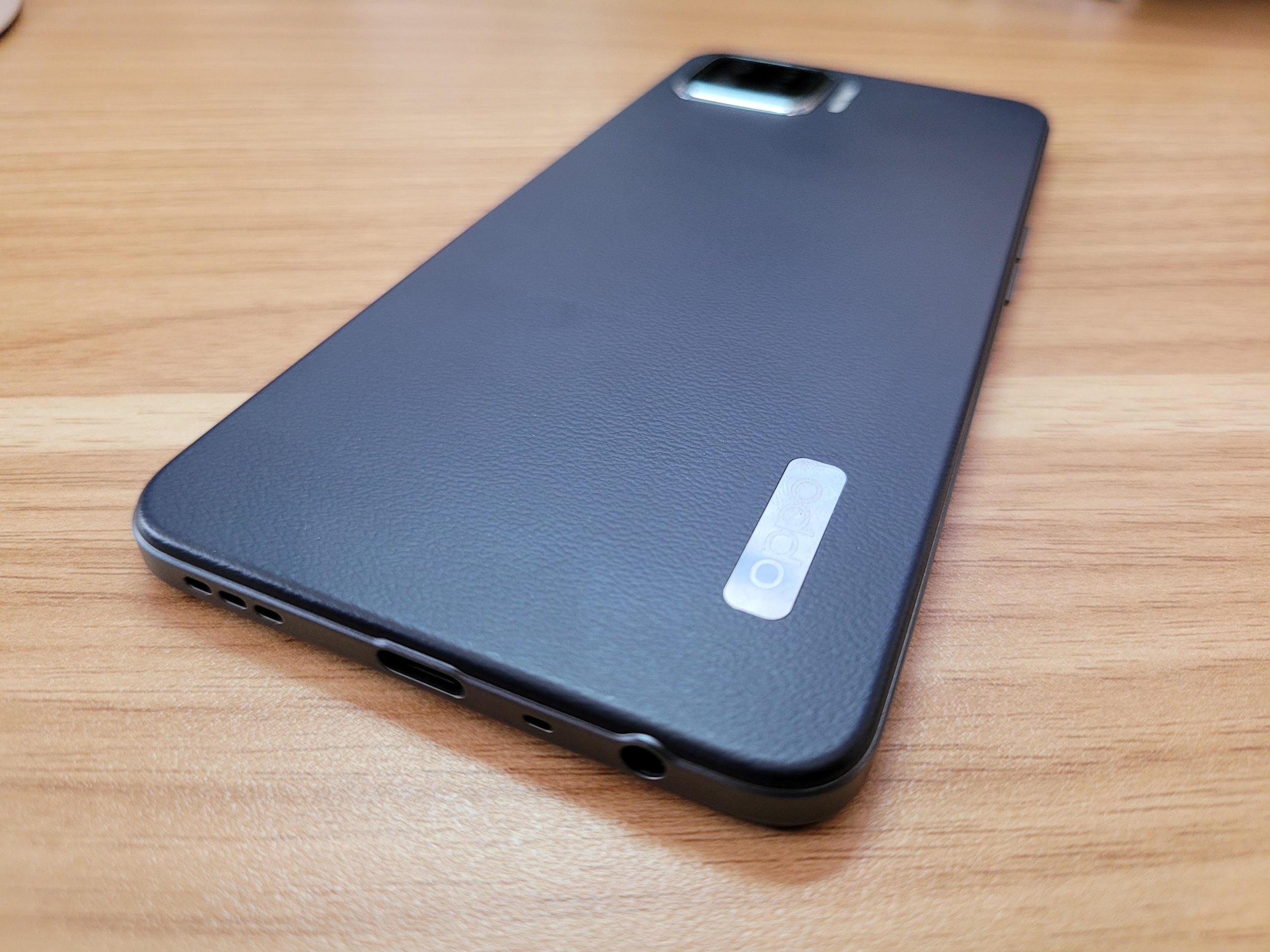 OPPO A73 実機レビュー】肌触りのいい質感と予想以上にきれいなカメラ