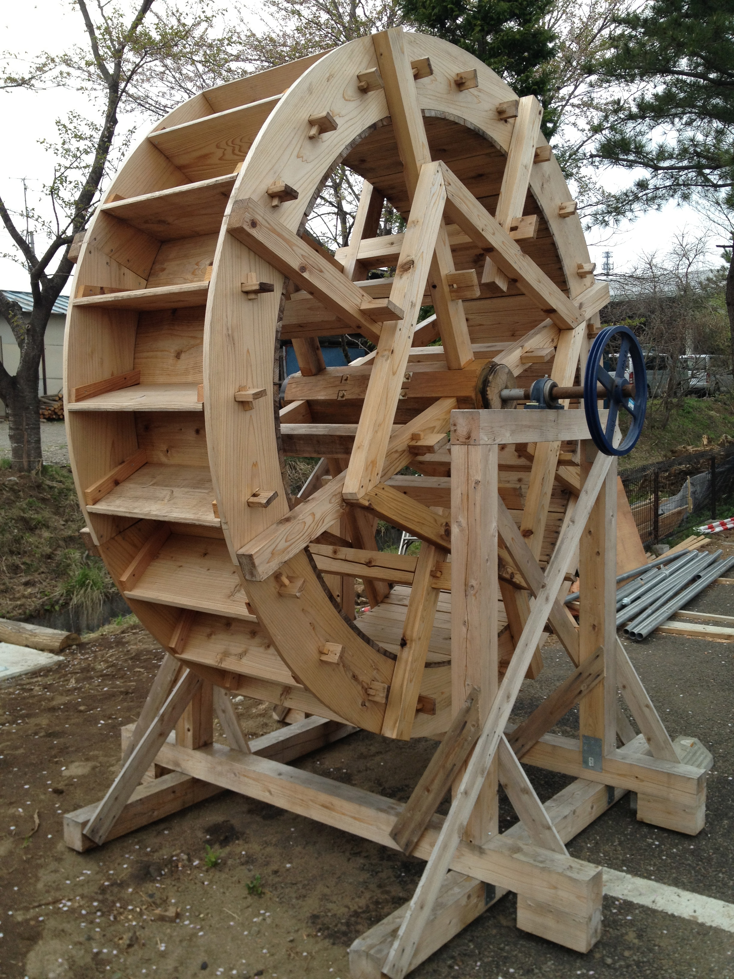 川崎町に小水力発電が設置されました〜手づくり水車編 | サスティナ