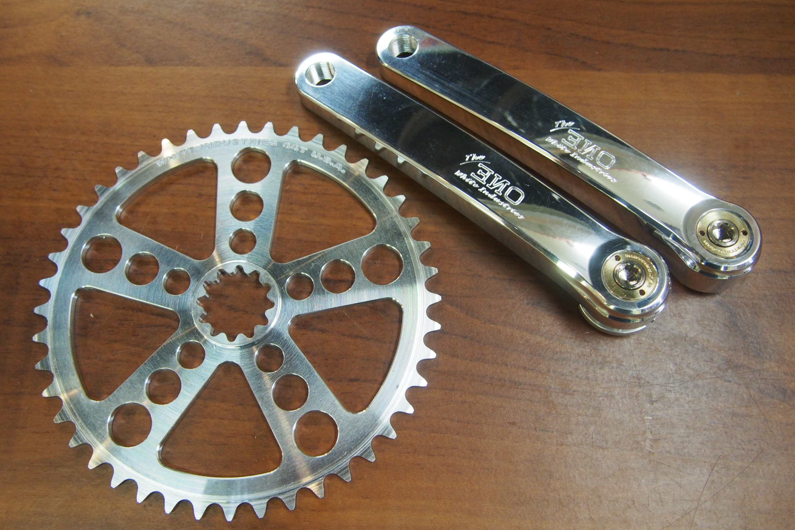 BLOG アメリカンBBハンガーのBMXにBSAクランクを取り付ける～WHITE