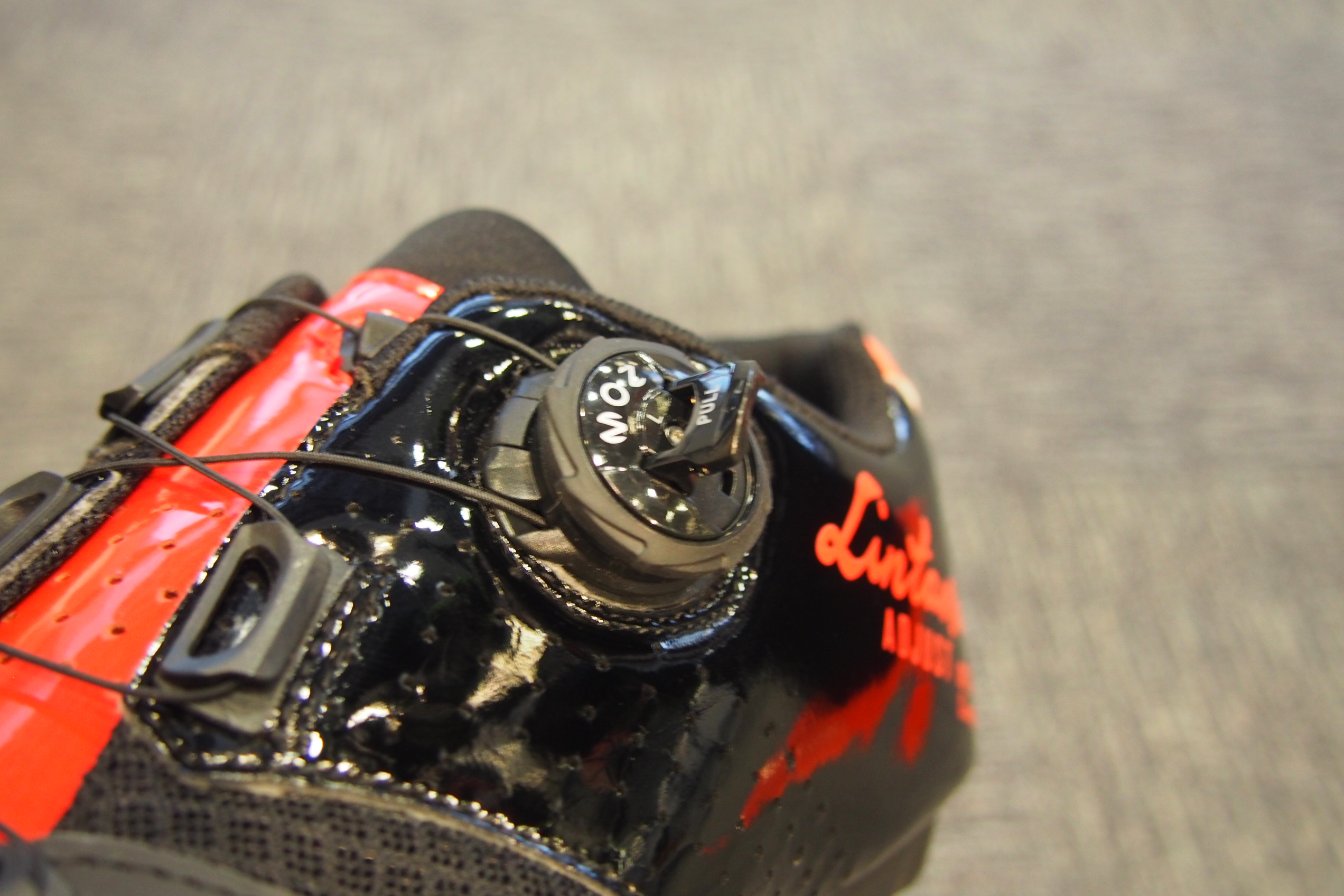 BLOG 【2019年モデル情報】新色追加！！究極のフィット感を持つ