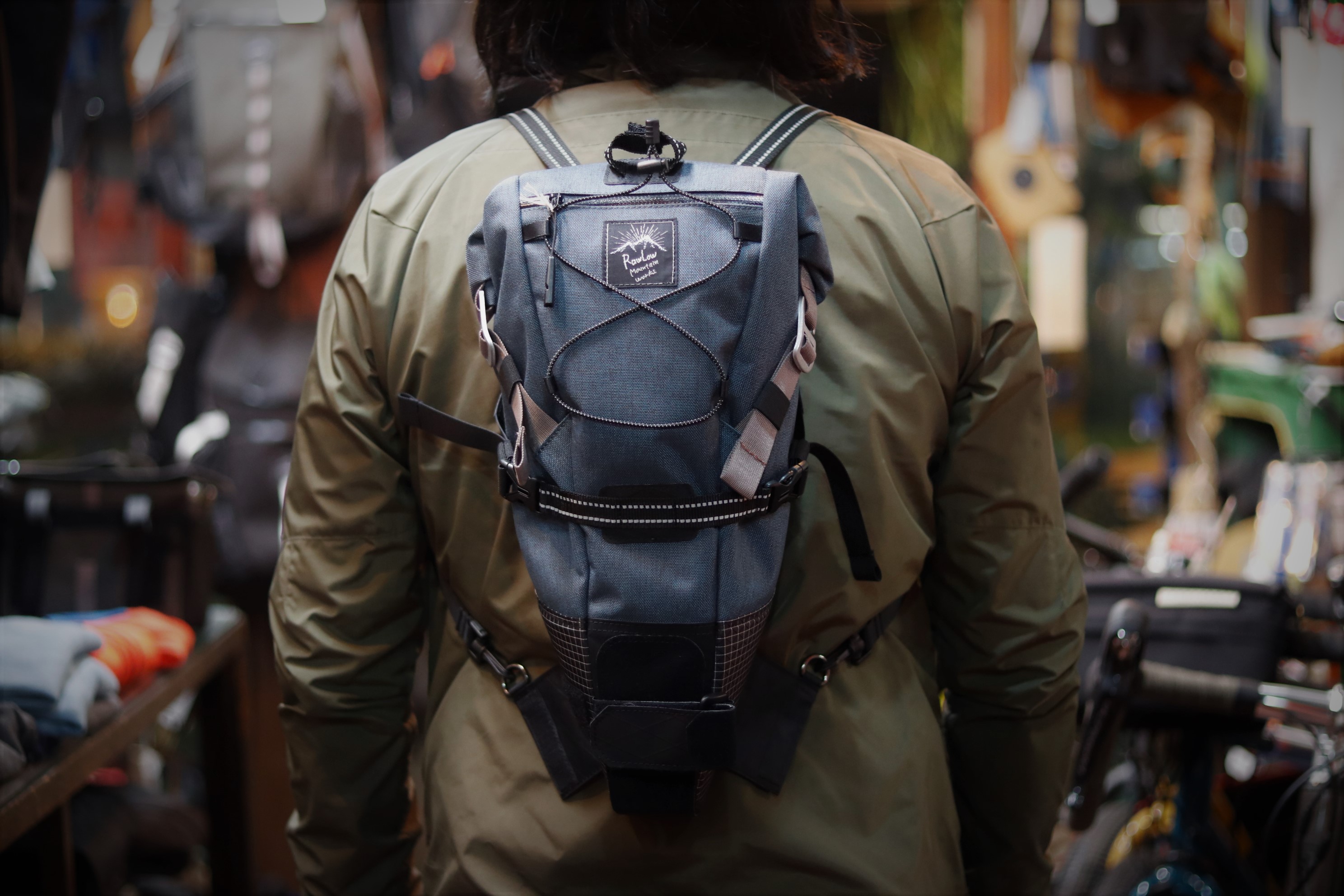 BLOG NEWカラー！！背負えるバイクパッキングサドルバッグ【Rawlow