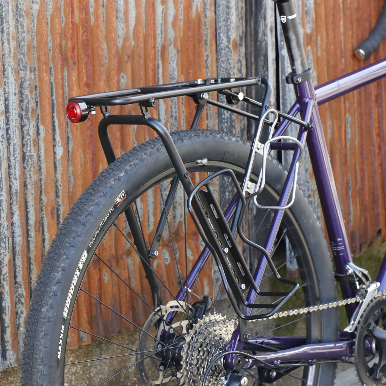 BLOG アイディア次第で無限の可能性。無数のダボ穴を備えたリアラック