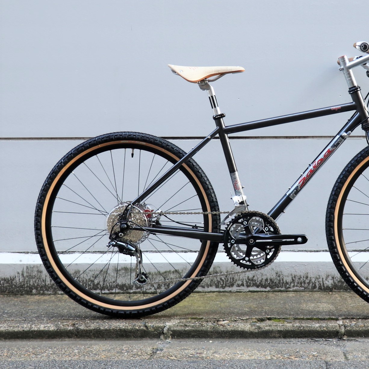 BLOG このブートレッグ感がたまらない！【Brooks/ブルックス