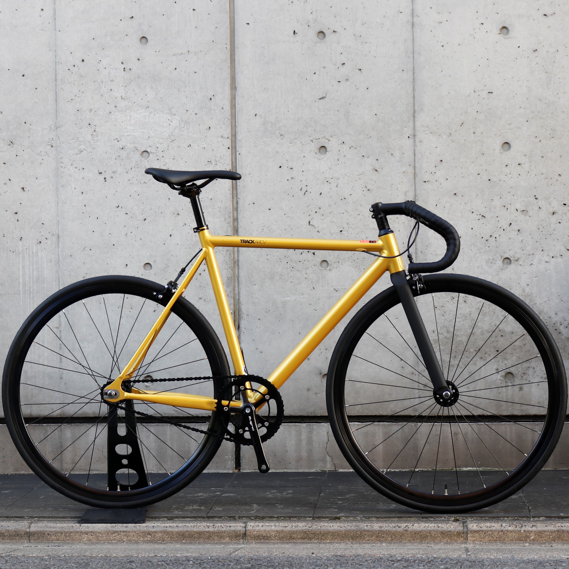 BLOG 【在庫SALE】約8kg 超軽量！前下がりのパシュートスタイル