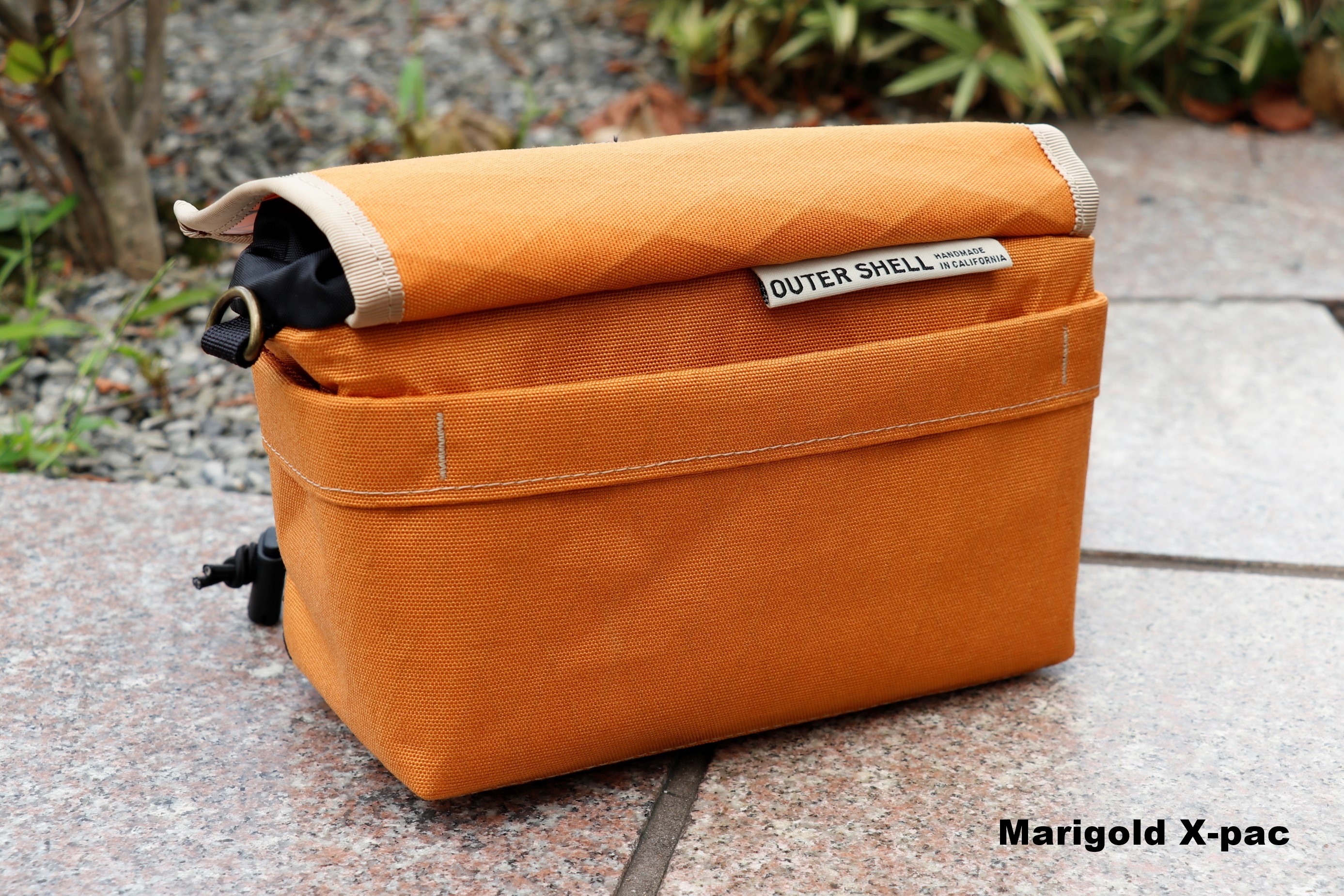 BLOG 前に垂れない＆片手でイージーアクセス。ロードバイクにも似合う