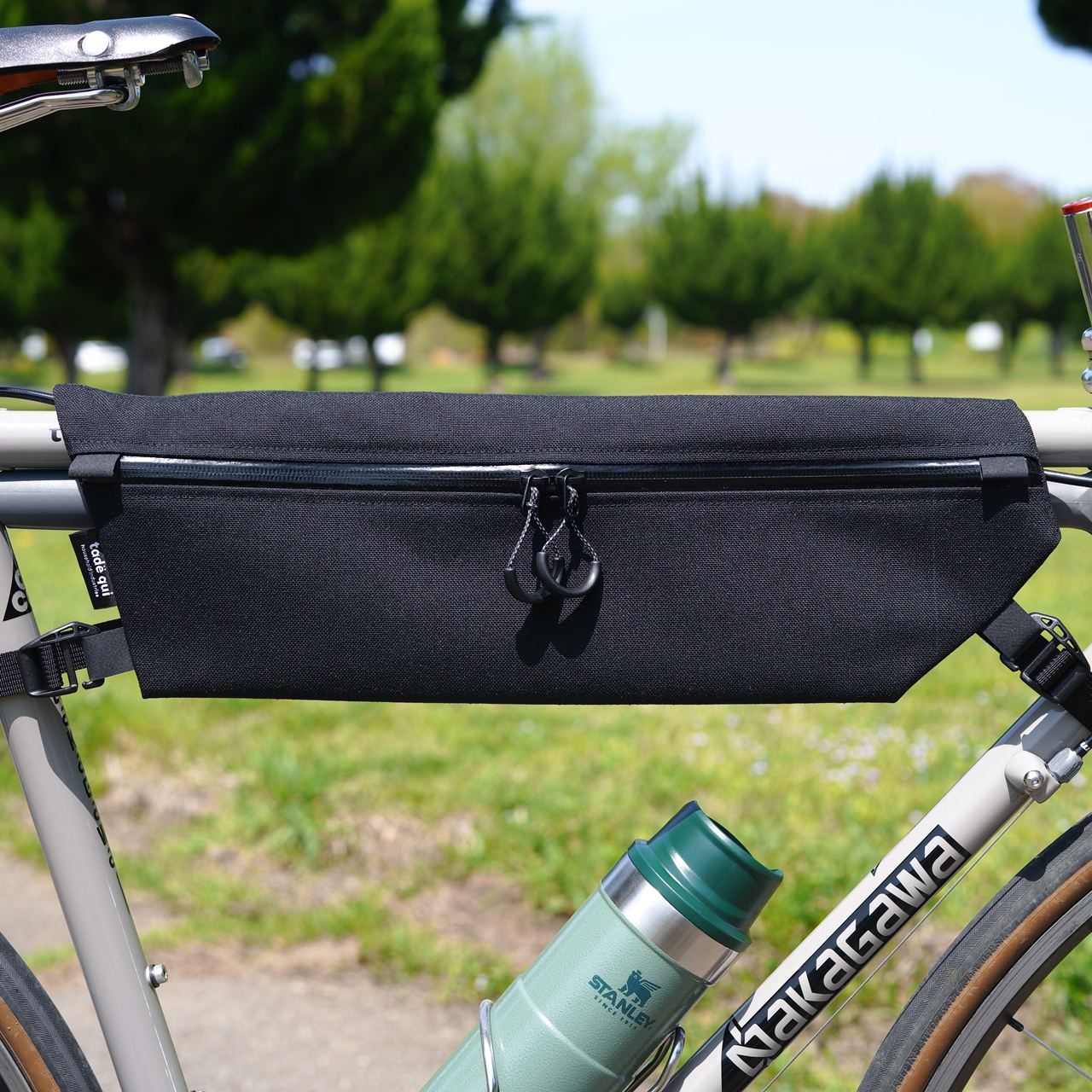 BLOG ビシッとヨレなく美しく。膝擦り知らずのスマートなフレーム