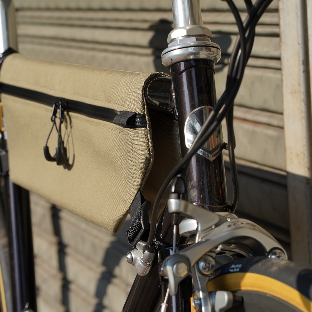 BLOG ビシッとヨレなく美しく。膝擦り知らずのスマートなフレーム