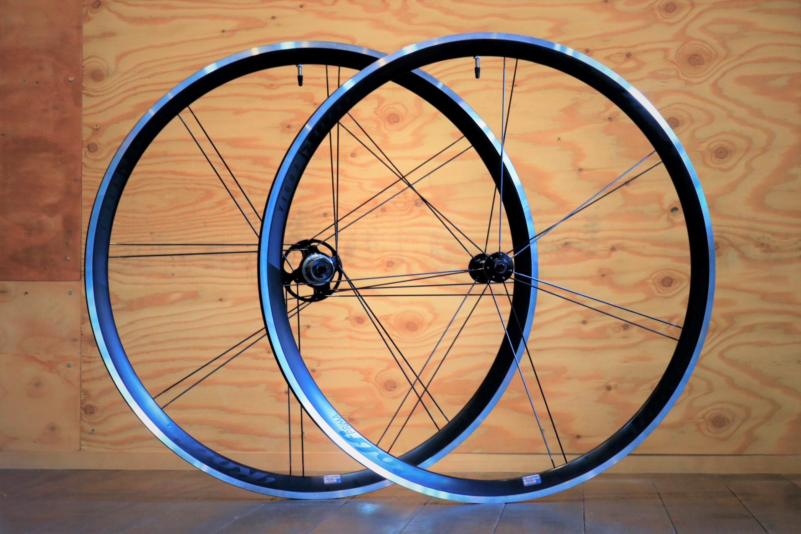 BLOG 軽くてエアロで硬くて高強度！独自理論ペアスポークパターンを