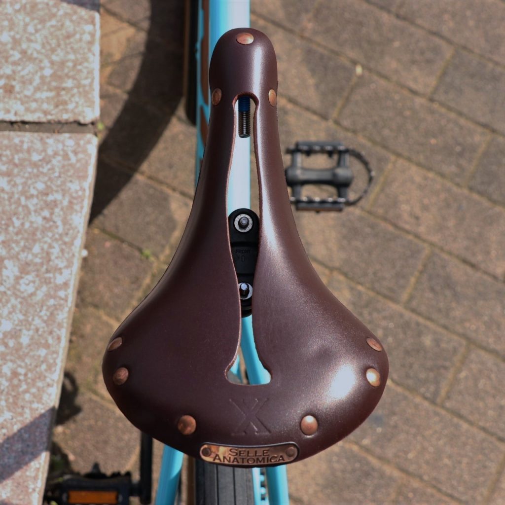 BLOG グラベルバイクとも相性抜群。ネオクラシックスタイルの超快適