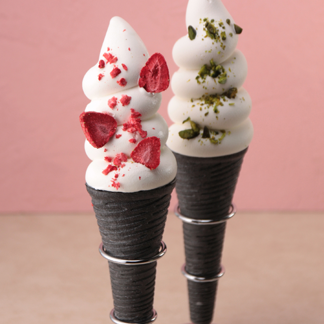 日世・ブラッククリスピーコーン ×240個 ｜ 【通信販売】業務用アイス