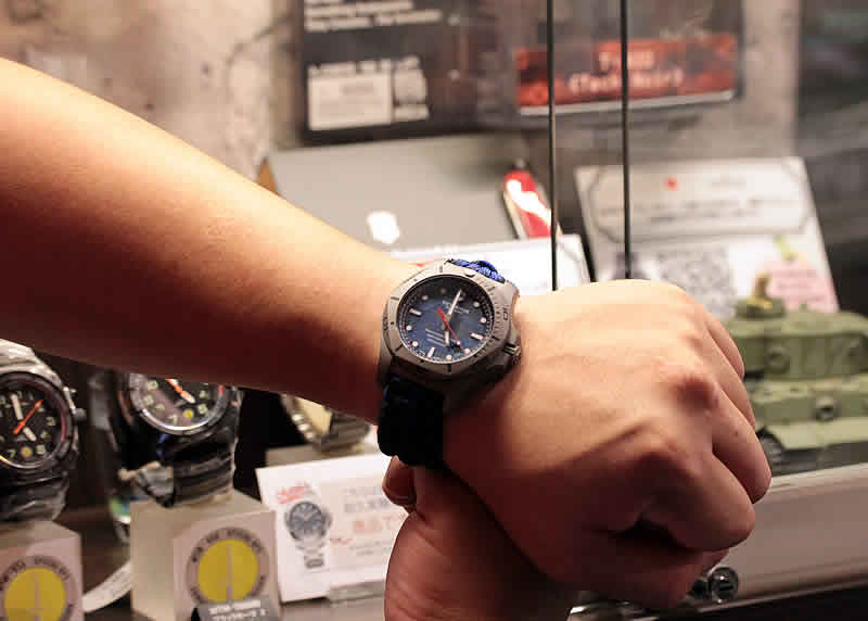 ビクトリノックススイスアーミー I.N.O.X. (イノックス