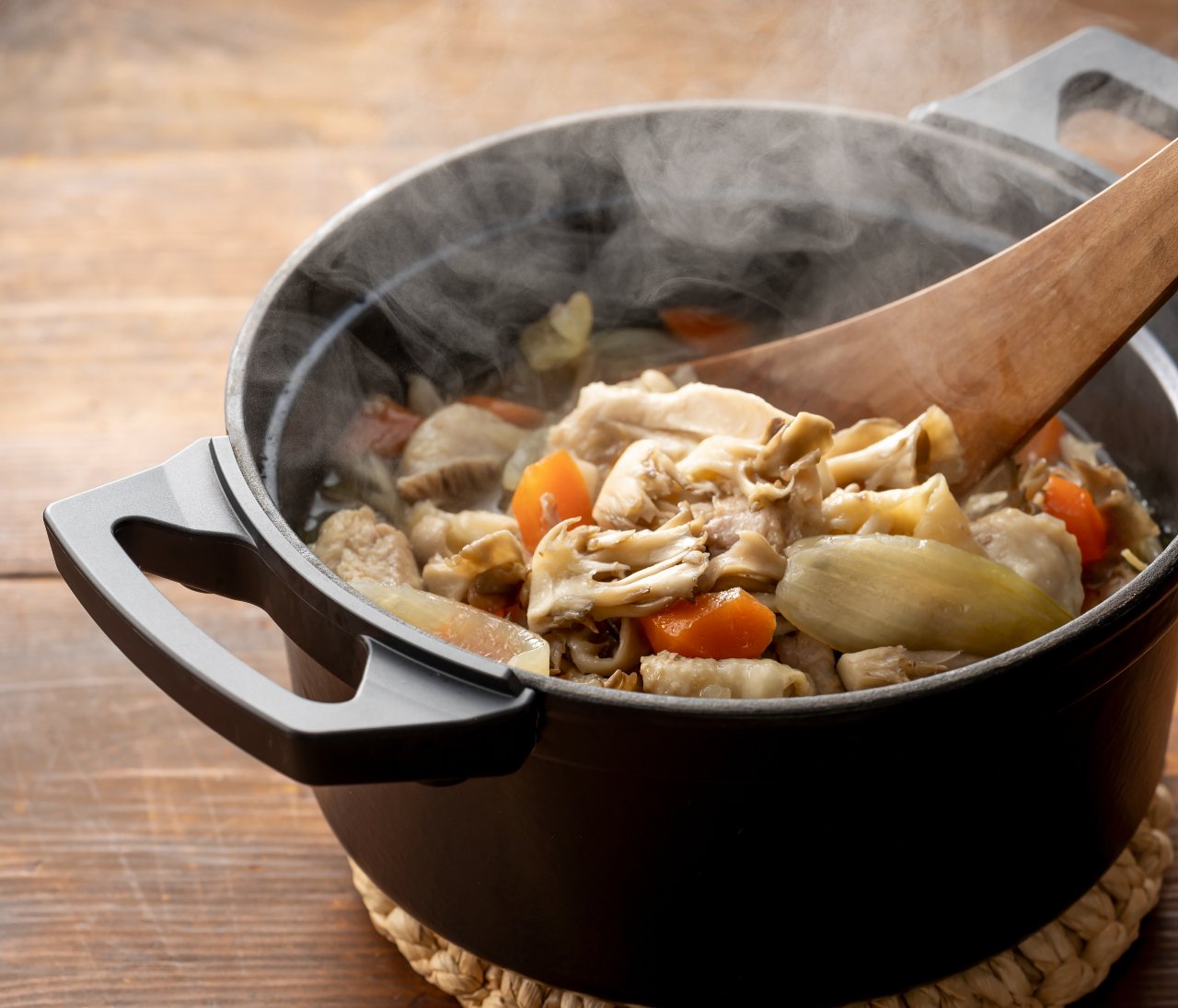 おまかせ”の無水調理で、滋味深い逸品料理を日常にする水無し電気鍋