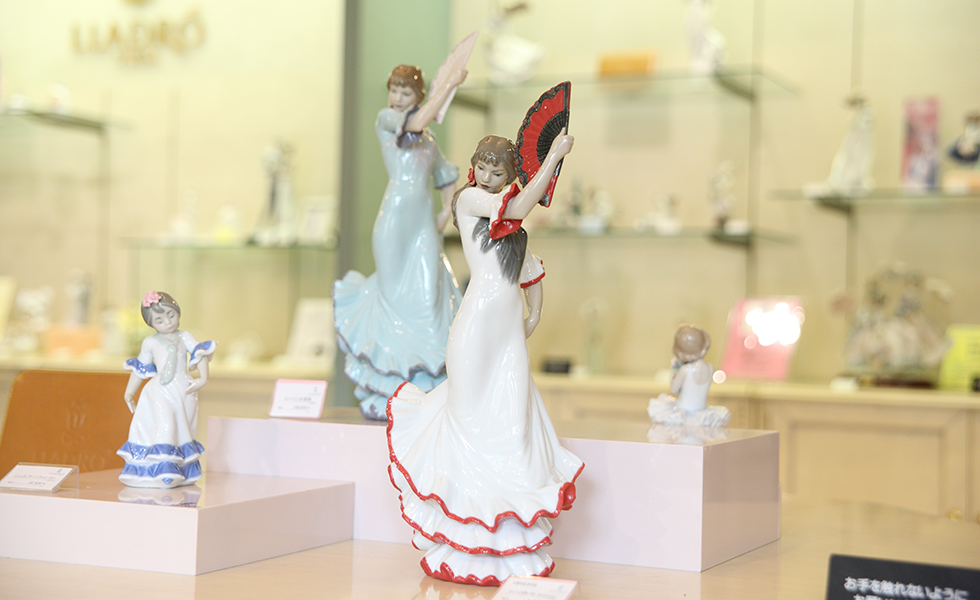 眠れ、愛しい子 ＃8030 ☆リヤドロ スペイン ポーセリン 光沢仕上げ