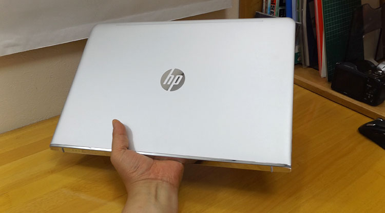 HP ENVY 15-as100 レビュー！リフトアップ・ヒンジ採用15.6インチノート