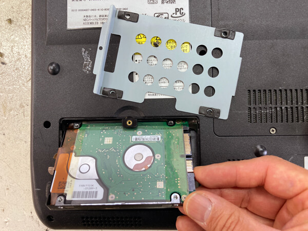 パソコンを分解してハードディスクを取り出す方法 | パソコン廃棄.com