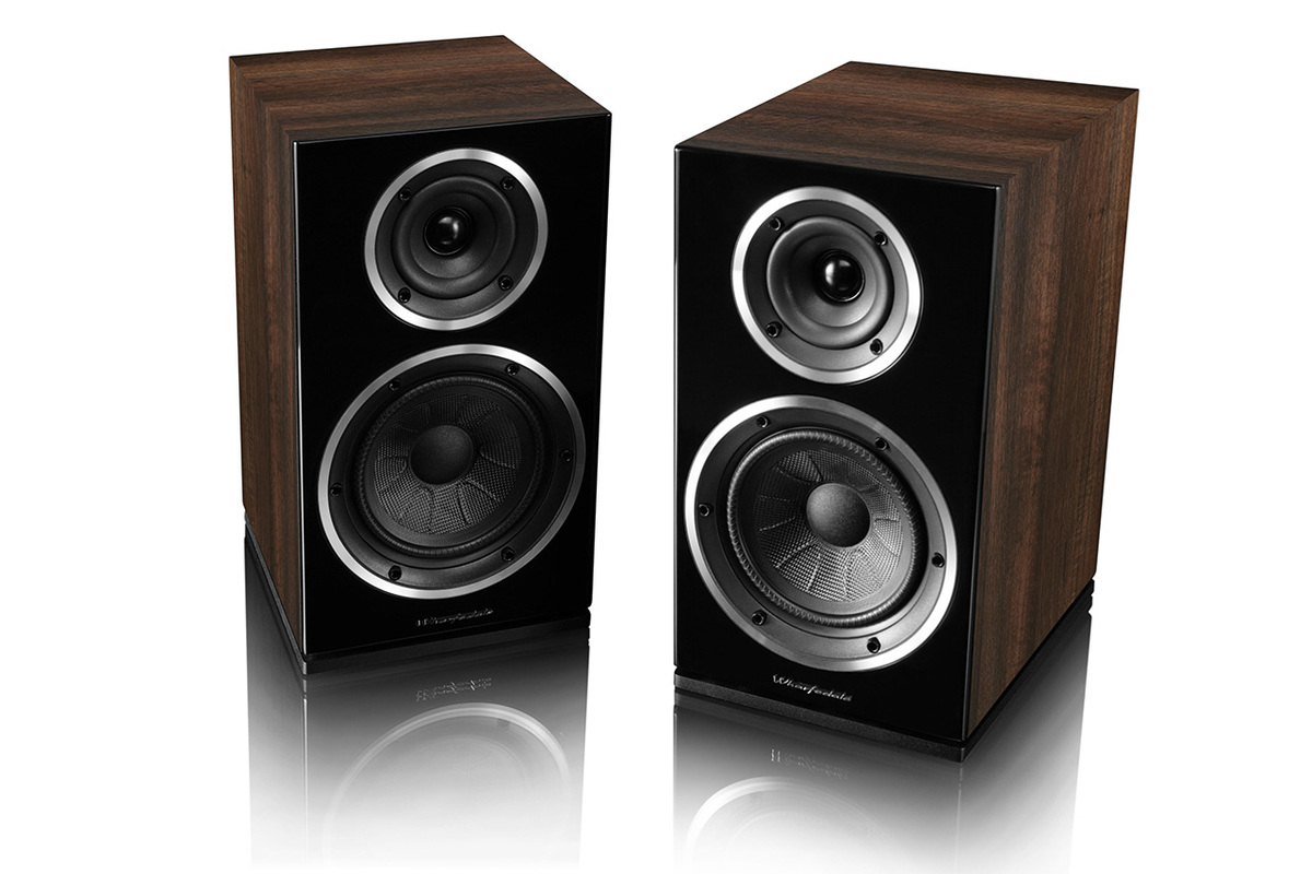 Wharfedale、低域再生を強化したブックシェルフスピーカー「DIAMOND