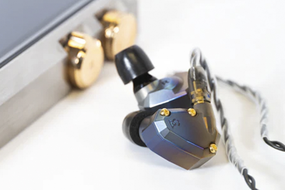 Campfire Audio、世界888台限定の平面磁界型イヤホン「Moon Rover