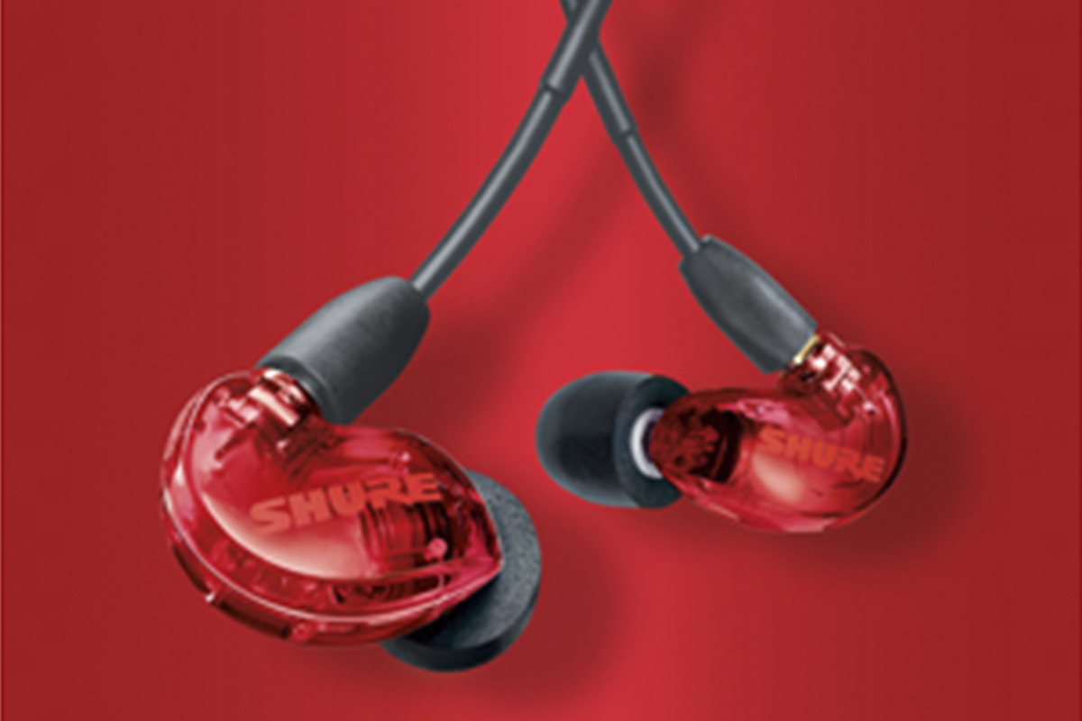 Shure、有線イヤホン「SE215 Special Edition」に新色レッドを追加