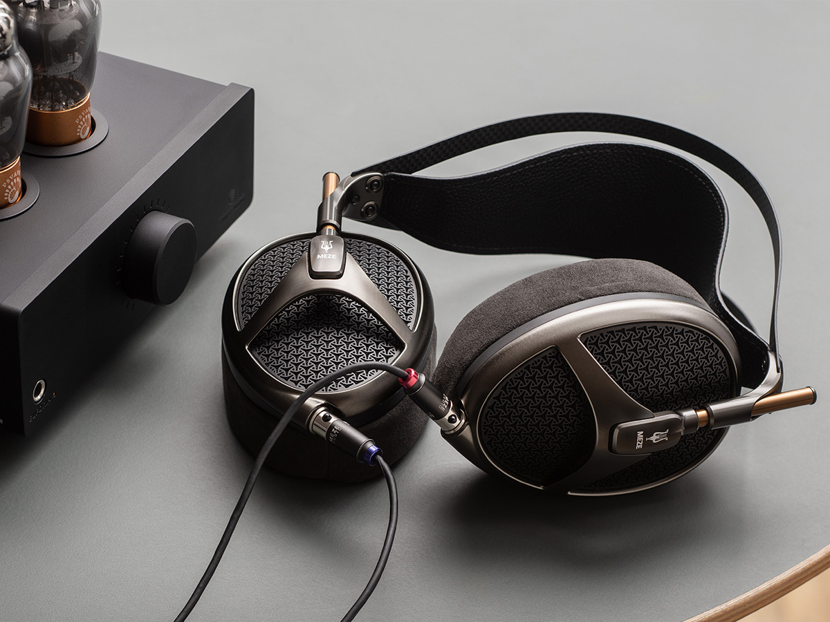 MEZE AUDIOの最高級ヘッドホン「EMPYREAN」を聴く。世界初ドライバーが