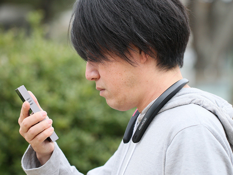 ウェアラブルスピーカー」にケンウッド参戦！ 88gと超軽量で「着けて