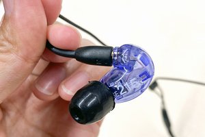 Shure、有線イヤホン「SE215 Special Edition」に新色『パープル