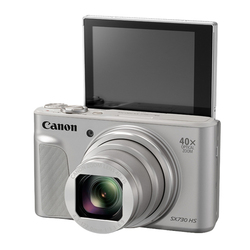 キヤノン、180度回転するチルト式モニター採用で自撮りに便利な