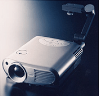 東芝、2mの距離で100インチ投影可能な液晶プロジェクター - PHILE WEB