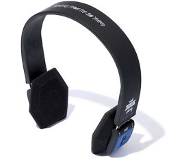 シグマA・P・O、STUSSYとコラボしたBluetooth対応ヘッドホンを発売