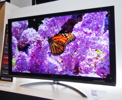 東芝、42/37V型に大画面化したパッシブ3D対応“REGZA”「ZP3」 － 新超解