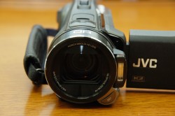 ビクター、高画質＆高性能のハイクラス“Everio”「GZ-HM400」を発売