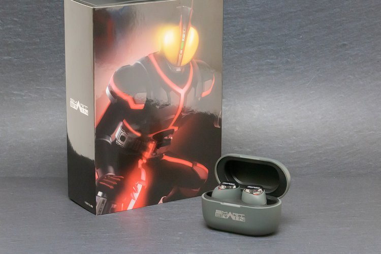 仮面ライダー555』半田健人、熱く語る。AVIOTの“ファイズイヤホン”は