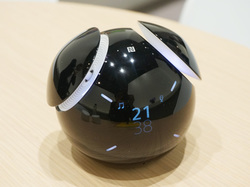 まるでハロ？ それとも現代版Rolly？ ソニーの球体スピーカーは踊る