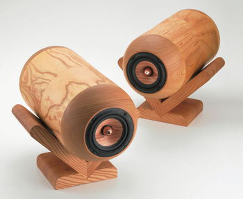 ケヤキによる美しい木製スピーカー、カネキン小椋製盆所「明日香」を