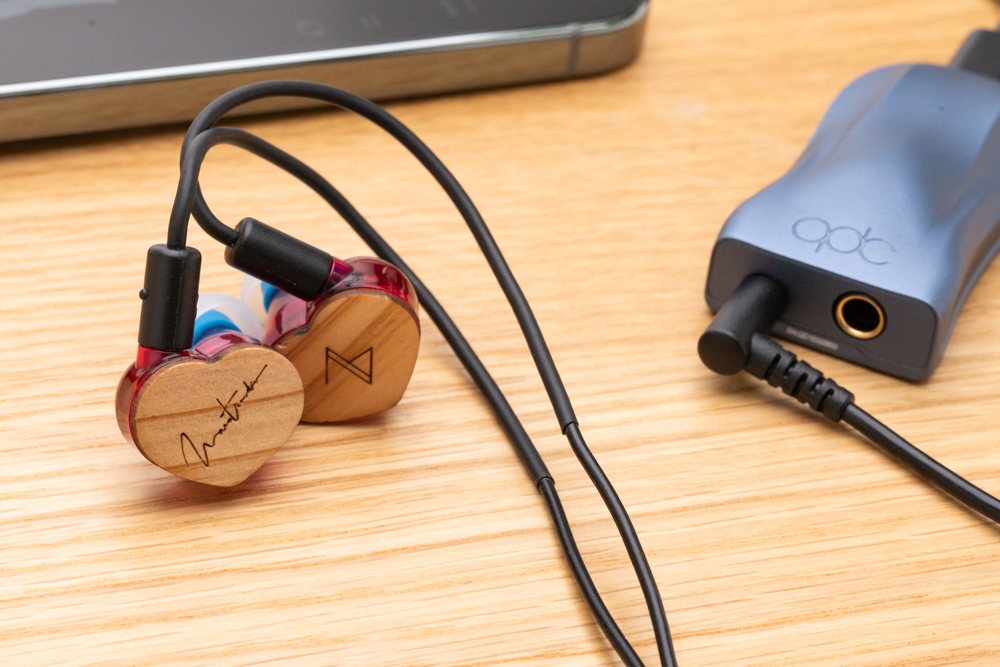 Maestraudio「MA910SR DC」は “弦楽器もいいが声もいい”。天然杉が