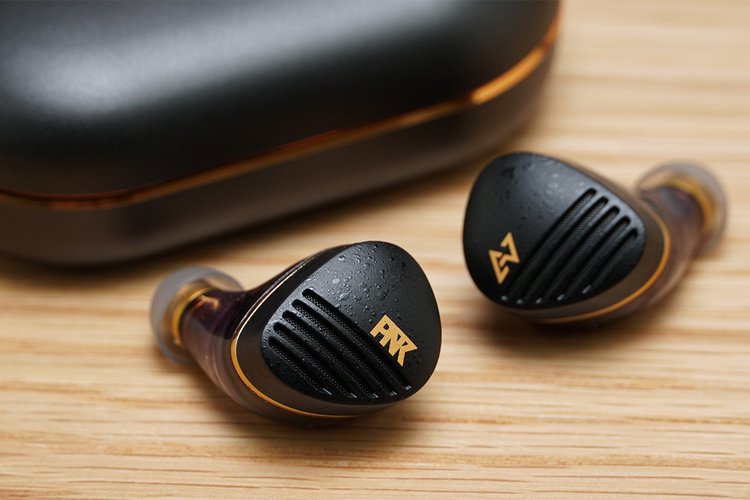 やっぱりピヤホンは凄かった……。圧巻の迫力と没入感！AVIOT「TE-Z1PNK