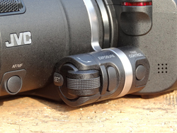 JVC「GC-P100」レビュー － 操作感も映像も“高揚”を感じさせてくれる