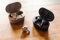 Zeeny、完全ワイヤレスイヤホン「Zeeny Lights」のVTuber・兎鞠まり