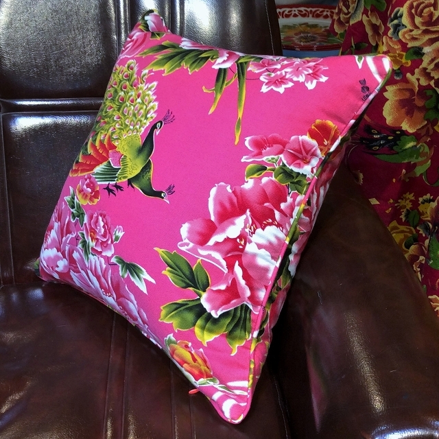 孔雀と牡丹のレトロクッションカバー/大阪/南堀江/ピサヌローク