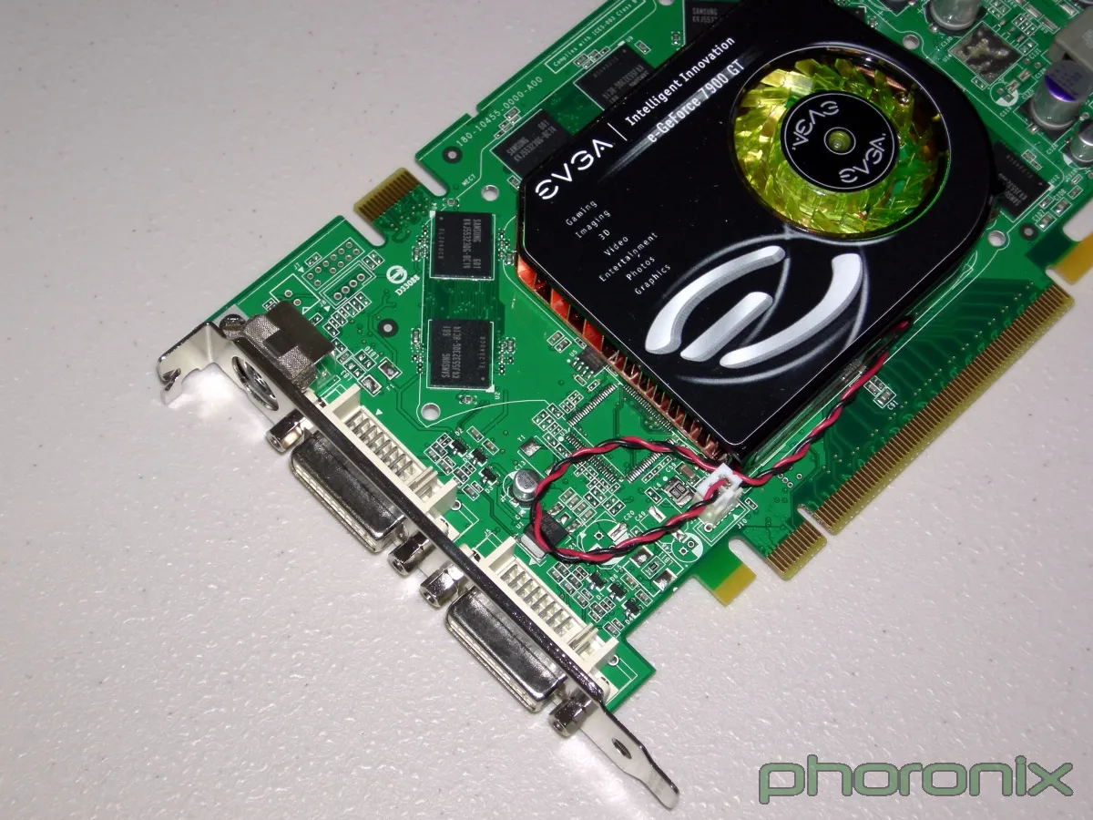 Phoronix] NVIDIA GeForce 7900GT 256MB Image (Nvidia 7900gt G71 Front)