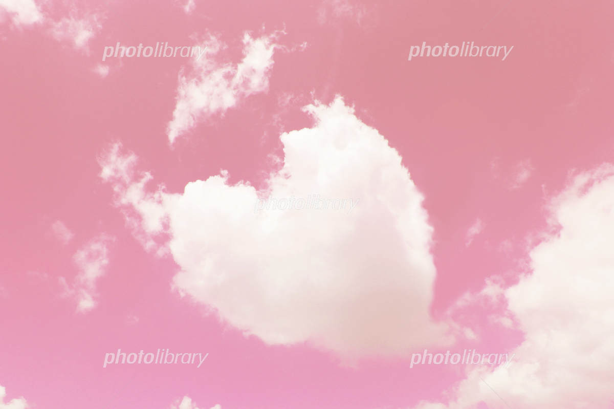 ピンクの空に浮かぶハートの雲 写真素材 [2676633] - フォトライブラリー